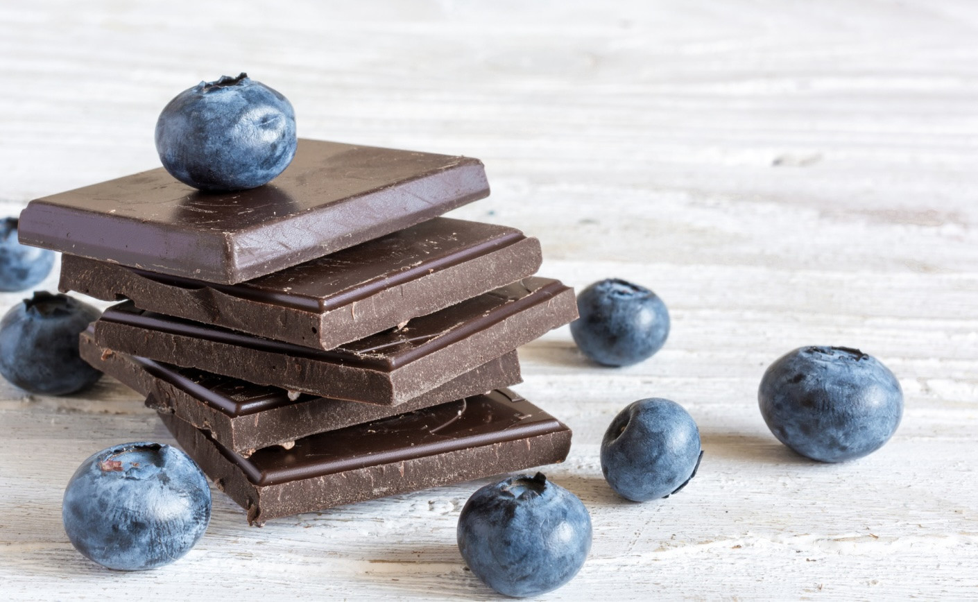 Frozen blueberry chocolate bars